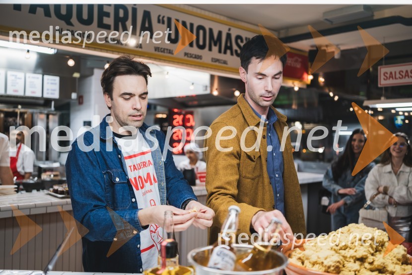  Til Pleterski,  lastnik Hood Burgerja in Taqueríe Unomás;  Klemen Ptičak,  lastnik Hood Burgerja in Taqueríe UnomásOtvoritev nove takerije Unomas v Ljubljani