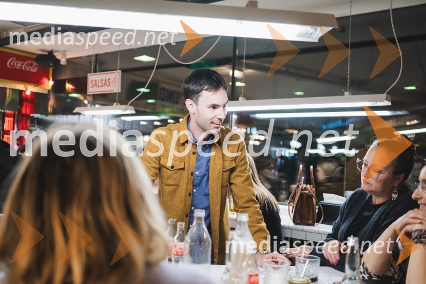  Klemen Ptičak,  lastnik Hood Burgerja in Taqueríe UnomásOtvoritev nove takerije Unomas v Ljubljani