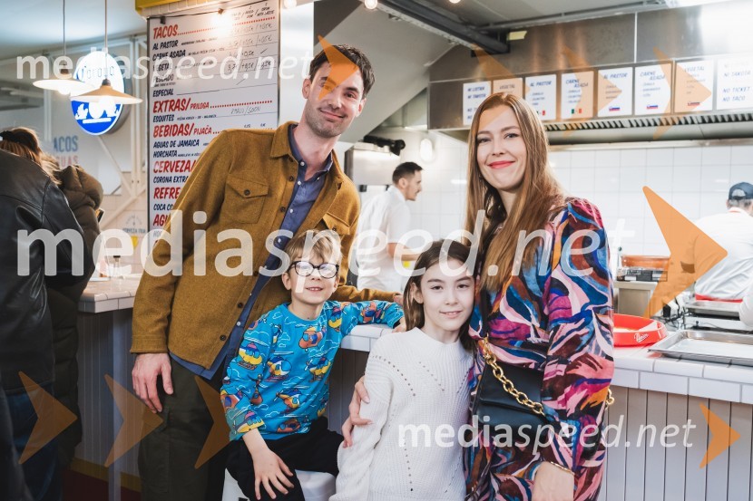  Klemen Ptičak,  lastnik Hood Burgerja in Taqueríe Unomás;  ... ;  ... ;  ... Otvoritev nove takerije Unomas v Ljubljani