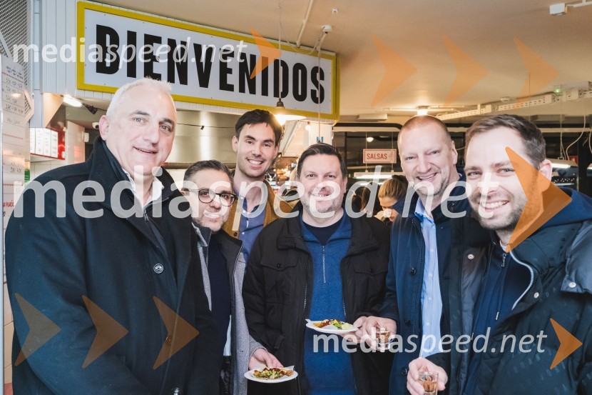  Saša Dončić, košarkar, trener;  Aleš Križnar, generalin sekretar, Košarkaška zveza Slovenije;  Klemen Ptičak,  lastnik Hood Burgerja in Taqueríe Unomás;  Damir Radenović, KZS;  Matej Erjavec, predsednik, Košarkarska Zveza Slovenije;  Matej Likar, Odprava zelenega zmajaOtvoritev nove takerije Unomas v Ljubljani