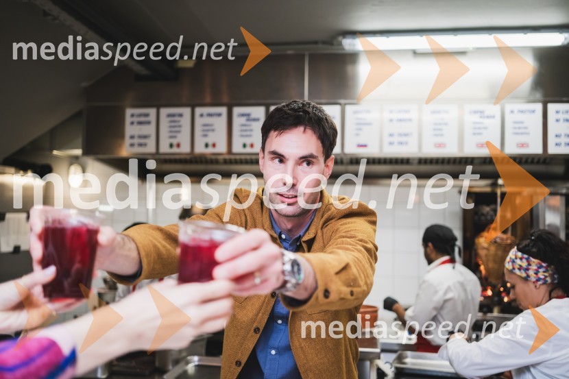  Klemen Ptičak,  lastnik Hood Burgerja in Taqueríe UnomásOtvoritev nove takerije Unomas v Ljubljani