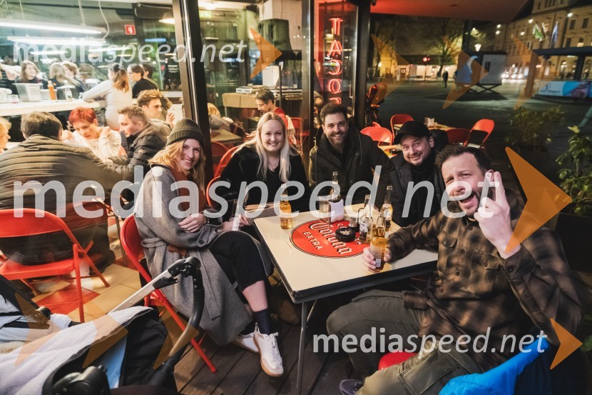  ... ;  ... ;  Luka Sešek, pevec, Ansambel Saša Avsenika;  Dejan Krupić, igralec;  ... Otvoritev nove takerije Unomas v Ljubljani