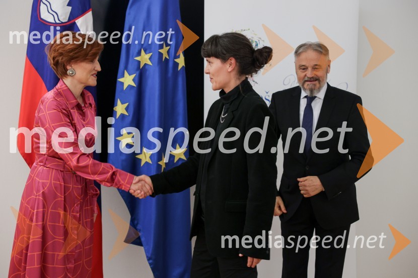 dr. Asta Vrečko, ministrica za kulturo;  Sara Kern, režiserka; dr. Jožef Muhovič, predsednik Upravnega odbora Prešernovega skladaDržavna proslava ob kulturnem prazniku in podelitev Prešernovih nagrad 2024