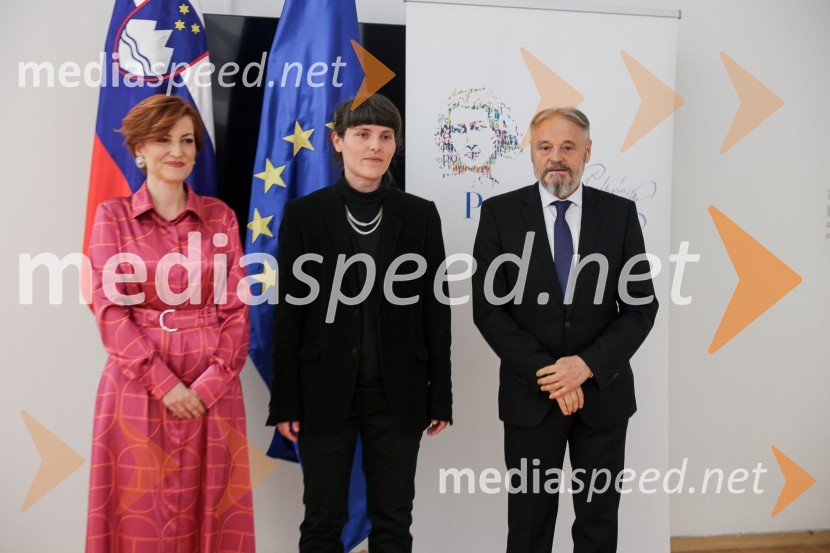 dr. Asta Vrečko, ministrica za kulturo;  Sara Kern, režiserka; dr. Jožef Muhovič, predsednik Upravnega odbora Prešernovega skladaDržavna proslava ob kulturnem prazniku in podelitev Prešernovih nagrad 2024