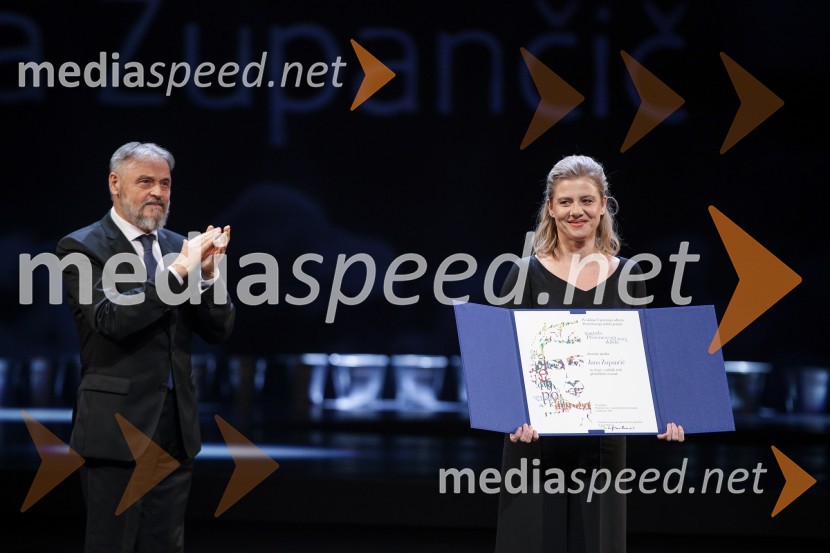 dr. Jožef Muhovič, predsednik Upravnega odbora Prešernovega sklada;  Jana Zupančič, igralkaDržavna proslava ob kulturnem prazniku in podelitev Prešernovih nagrad 2024