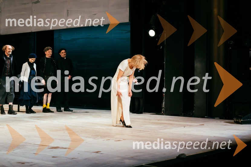  Polona  Juh, igralkaOtvoritev festivala 32. Dnevi komedije