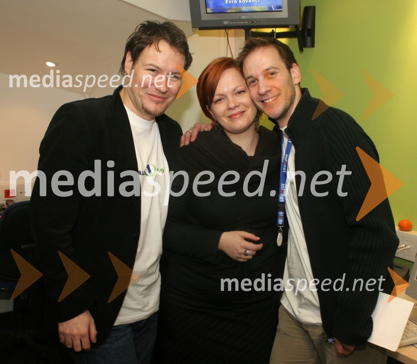 Darja Potočan (v sredini), programska urednica Radia 1 ter Saša Krajnc (levo) in Matej Korošec (desno), novinarja na Radiu 1Radio 1, otvoritev nove radijske postaje