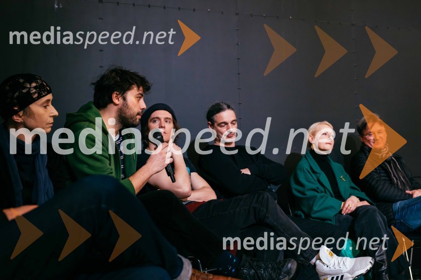  Veronika Drolc, igralka;  Benjamin Krnetić, igralec;  Klemen Janežič, igralec, koreograf;  Gorazd  Logar, igralec;  Polona  Juh, igralka;  Branko Šturbej, igralecOtvoritev festivala 32. Dnevi komedije