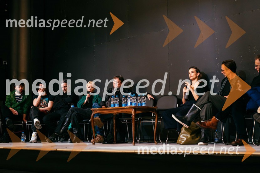  Benjamin Krnetić, igralec;  Klemen Janežič, igralec, koreograf;  Gorazd  Logar, igralec;  Polona  Juh, igralka;  Branko Šturbej, igralec;  Tina Vrbnjak, igralka;  Marko  Mandić, igralecOtvoritev festivala 32. Dnevi komedije