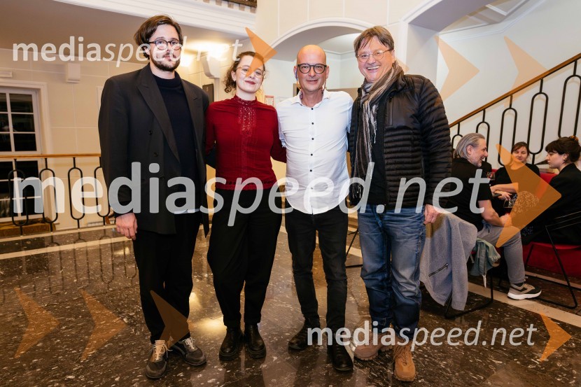  Jan Krmelj, režiser;  Živa Bizovičar, režiserka;  Miha Golob, upravnik in umetniški vodja, SLG Celje;  Branko Šturbej, igralecOtvoritev festivala 32. Dnevi komedije
