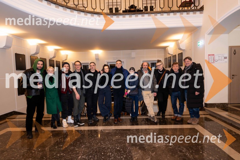  Benjamin Krnetić, igralec;  Polona  Juh, igralka;  Klemen Janežič, igralec, koreograf;  Marko  Mandić, igralec;  Gorazd  Logar, igralec;  Tina Vrbnjak, igralka;   Igor  Samobor, igralec;  Veronika Drolc, igralka;  Janez Škof, igralec;  ... ;  Gregor Baković, igralec;  Branko Šturbej, igralecOtvoritev festivala 32. Dnevi komedije