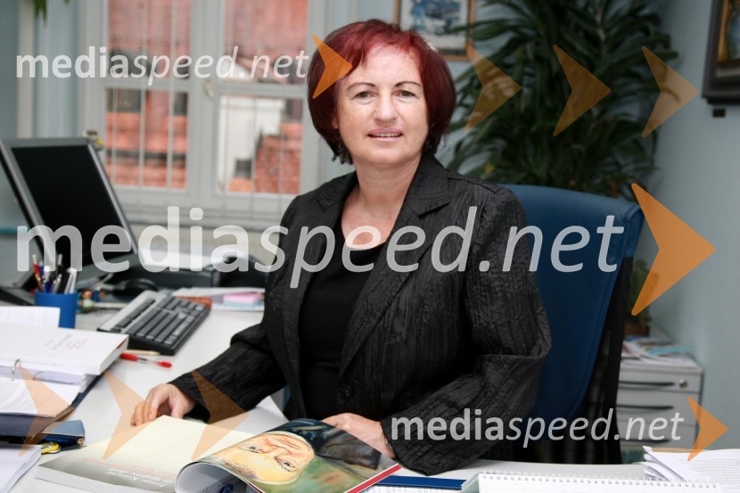 Dr. Slavica Tovšak, direktorica Pokrajinskega arhiva MariborDr. Slavica Tovšak, direktorica Pokrajinskega arhiva Maribor in red. prof. dr. Darko Friš, predstojnik Katedre za zgodovino na Filozofski fakulteti UM