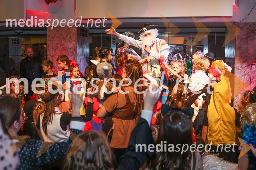  Urh Mlakar, Um in Kuna, Skova in skovani, glasbenik in animatorPustovanje v Festivalni dvorani 2024