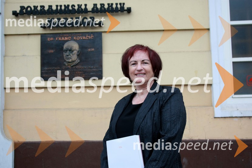 Dr. Slavica Tovšak, direktorica Pokrajinskega arhiva MariborDr. Slavica Tovšak, direktorica Pokrajinskega arhiva Maribor in red. prof. dr. Darko Friš, predstojnik Katedre za zgodovino na Filozofski fakulteti UM
