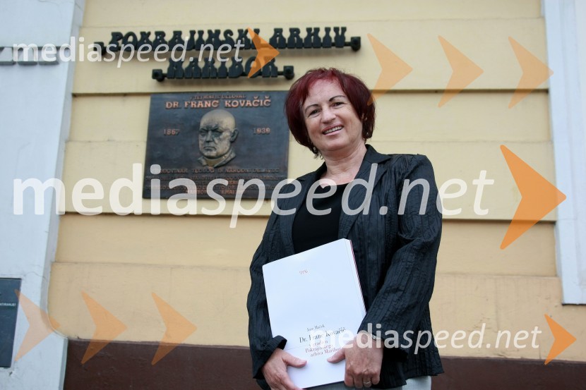 Dr. Slavica Tovšak, direktorica Pokrajinskega arhiva MariborDr. Slavica Tovšak, direktorica Pokrajinskega arhiva Maribor in red. prof. dr. Darko Friš, predstojnik Katedre za zgodovino na Filozofski fakulteti UM