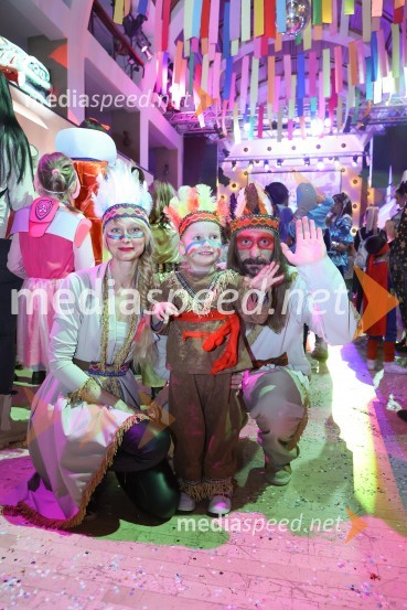  Živa Steiner, Pionirski dom;  ... ;  Benjamin KoželjPustovanje v Festivalni dvorani 2024