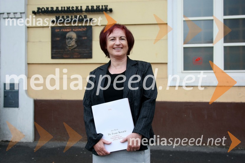 Dr. Slavica Tovšak, direktorica Pokrajinskega arhiva MariborDr. Slavica Tovšak, direktorica Pokrajinskega arhiva Maribor in red. prof. dr. Darko Friš, predstojnik Katedre za zgodovino na Filozofski fakulteti UM