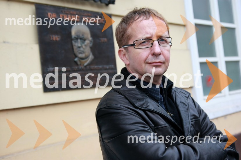 Dr. Darko Friš, redni profesor in predstojnik zgodovinskega oddelka, Filozofska fakulteta Univerze v MariboruDr. Slavica Tovšak, direktorica Pokrajinskega arhiva Maribor in red. prof. dr. Darko Friš, predstojnik Katedre za zgodovino na Filozofski fakulteti UM