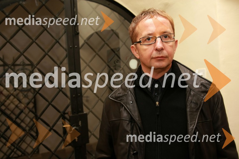 Dr. Darko Friš, redni profesor in predstojnik zgodovinskega oddelka, Filozofska fakulteta Univerze v MariboruDr. Slavica Tovšak, direktorica Pokrajinskega arhiva Maribor in red. prof. dr. Darko Friš, predstojnik Katedre za zgodovino na Filozofski fakulteti UM