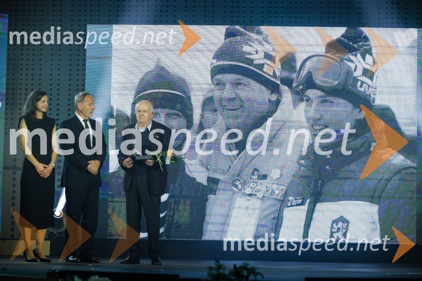  Petra Tramte,  vodja, Sektor za razvoj in programe športa;  Viktor Grošelj, predsednik Odbora za podeljevanje Bloudkovih priznanj;  Zvone Dežnak, nekdanji uspešen gospodarstvenikBloudkovi nagrajenci 2023