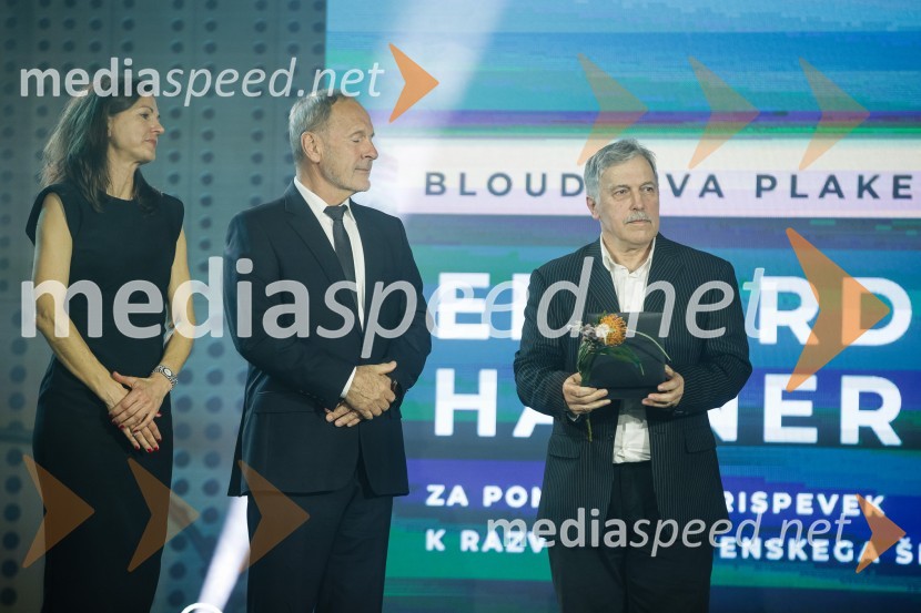  Petra Tramte,  vodja, Sektor za razvoj in programe športa;  Viktor Grošelj, predsednik Odbora za podeljevanje Bloudkovih priznanj;  Edvard Hafner, nekdanji hokejist in trenerBloudkovi nagrajenci 2023