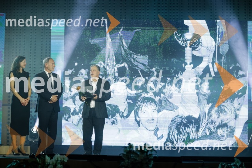  Petra Tramte,  vodja, Sektor za razvoj in programe športa;  Viktor Grošelj, predsednik Odbora za podeljevanje Bloudkovih priznanj;  Edvard Hafner, nekdanji hokejist in trenerBloudkovi nagrajenci 2023