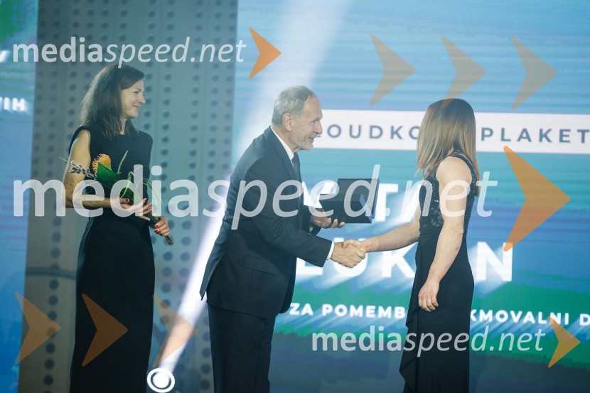  Petra Tramte,  vodja, Sektor za razvoj in programe športa;  Viktor Grošelj, predsednik Odbora za podeljevanje Bloudkovih priznanj;  Vita Lukan , plezalkaBloudkovi nagrajenci 2023