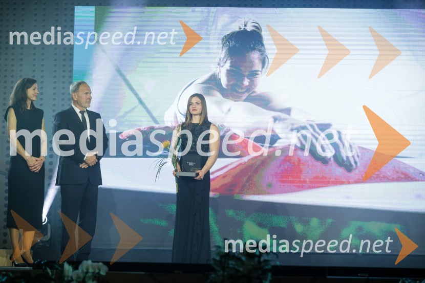  Petra Tramte,  vodja, Sektor za razvoj in programe športa;  Viktor Grošelj, predsednik Odbora za podeljevanje Bloudkovih priznanj;  Vita Lukan , plezalkaBloudkovi nagrajenci 2023