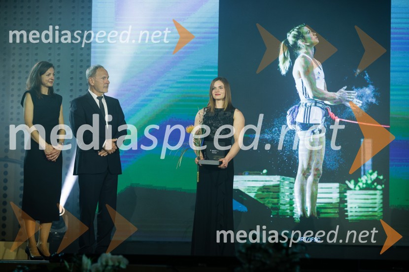  Petra Tramte,  vodja, Sektor za razvoj in programe športa;  Viktor Grošelj, predsednik Odbora za podeljevanje Bloudkovih priznanj;  Vita Lukan , plezalkaBloudkovi nagrajenci 2023