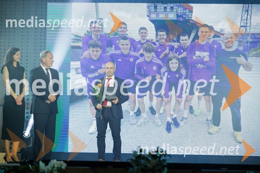  Petra Tramte,  vodja, Sektor za razvoj in programe športa;  Viktor Grošelj, predsednik Odbora za podeljevanje Bloudkovih priznanj;  Samo Masleša, doktor kinezioloških znanosti Bloudkovi nagrajenci 2023