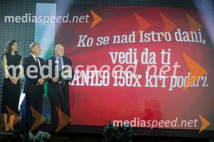  Petra Tramte,  vodja, Sektor za razvoj in programe športa;  Viktor Grošelj, predsednik Odbora za podeljevanje Bloudkovih priznanj;  Danilo Vladimir Sergaš, nogometni trenerBloudkovi nagrajenci 2023