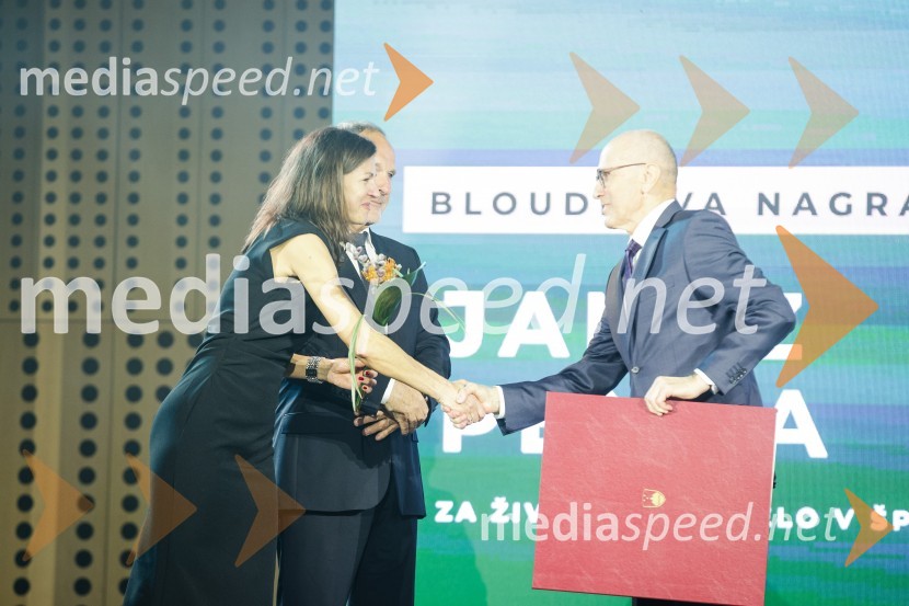  Petra Tramte,  vodja, Sektor za razvoj in programe športa;  Janez Penca, nekdanji vrhunski atlet, pedagog, trenerBloudkovi nagrajenci 2023