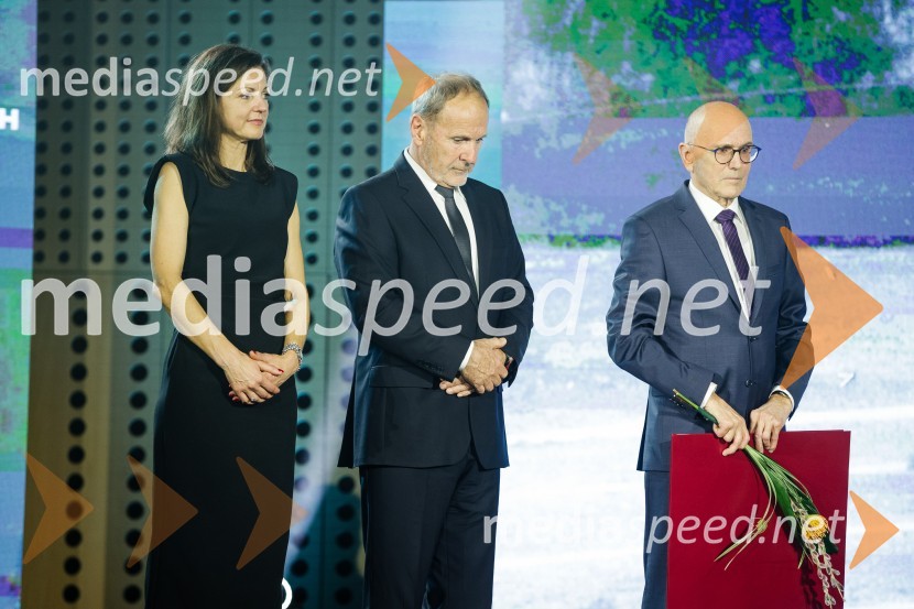  Petra Tramte,  vodja, Sektor za razvoj in programe športa;  Viktor Grošelj, predsednik Odbora za podeljevanje Bloudkovih priznanj;  Janez Penca, nekdanji vrhunski atlet, pedagog, trenerBloudkovi nagrajenci 2023