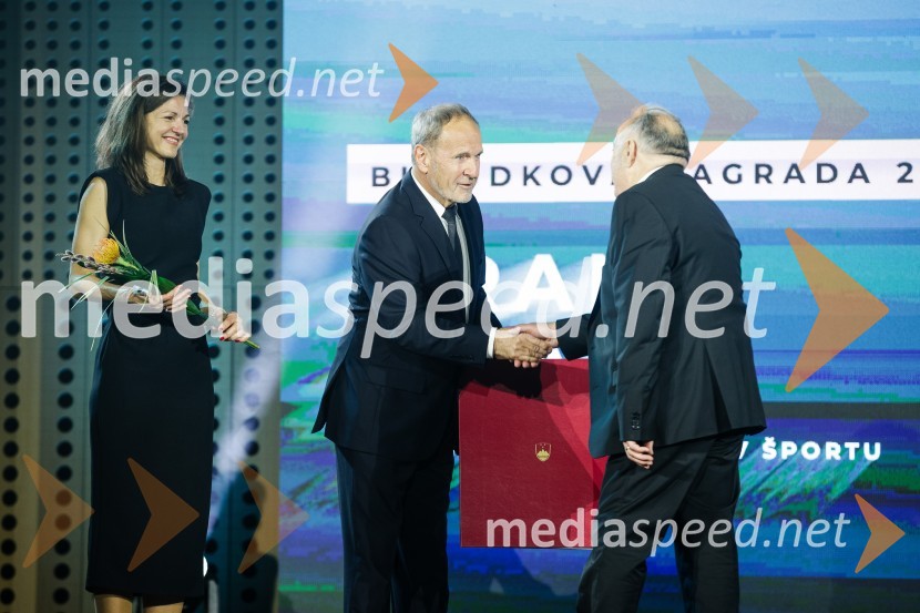  Petra Tramte,  vodja, Sektor za razvoj in programe športa;  Viktor Grošelj, predsednik Odbora za podeljevanje Bloudkovih priznanj;  Franc Ekar, alpinistBloudkovi nagrajenci 2023