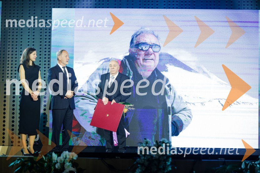  Petra Tramte,  vodja, Sektor za razvoj in programe športa;  Viktor Grošelj, predsednik Odbora za podeljevanje Bloudkovih priznanj;  Franc Ekar, alpinistBloudkovi nagrajenci 2023