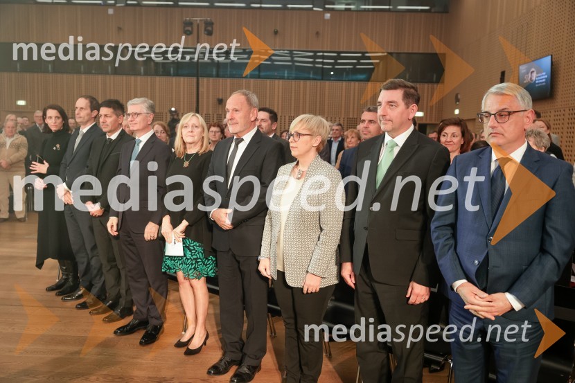  Franjo Bobinac, podpredsednik in generalni direktor za globalni marketing, Hisense International., predsednik Rokometne zveze Slovenije;  ... ;  Viktor Grošelj, predsednik Odbora za podeljevanje Bloudkovih priznanj; dr. Nataša Pirc Musar, predsednica Republike Slovenije; dr. Aleš Musar, lastnik Ruske dače;  Matjaž Han, minister za gospodarstvo, turizem in športBloudkovi nagrajenci 2023