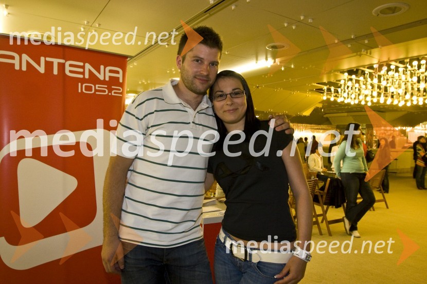 Tomi Hafner, hokejist in njegovo dekle Ana Lampič, koordinatorka Anteninih premierAngeli in demoni, premiera filma