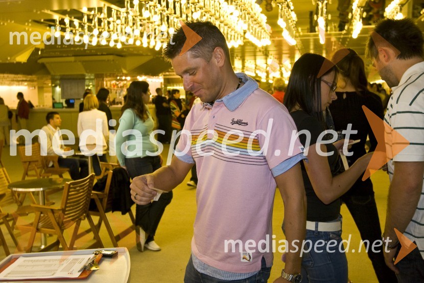 Valentin Hajdinjak, vodja oddelka za odnose z javnostmi Zdravniške zbornice SlovenijeAngeli in demoni, premiera filma