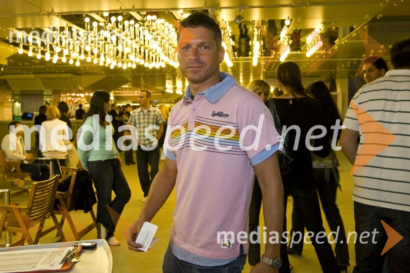 Valentin Hajdinjak, vodja oddelka za odnose z javnostmi Zdravniške zbornice SlovenijeAngeli in demoni, premiera filma