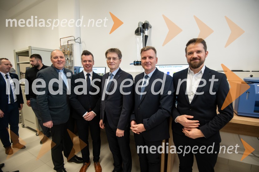  ... ; prof. dr. Matej Vesenjak, dekan, Fakulteta za strojništvo UM; prof. dr. Zdravko Kačič, rektor Univerze v Mariboru; dr. Simon Rečnik, direktor Trdnih izdelkov in član uprave Leka d.d.;  ... Slovesna otvoritev prenovljenega laboratorija Pomurski laboratorij