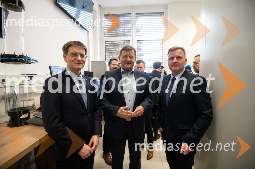 prof. dr. Zdravko Kačič, rektor Univerze v Mariboru; dr. Aleksander Jevšek, minister za kohezijo in regionalni razvoj; dr. Simon Rečnik, direktor Trdnih izdelkov in član uprave Leka d.d.Slovesna otvoritev prenovljenega laboratorija Pomurski laboratorij