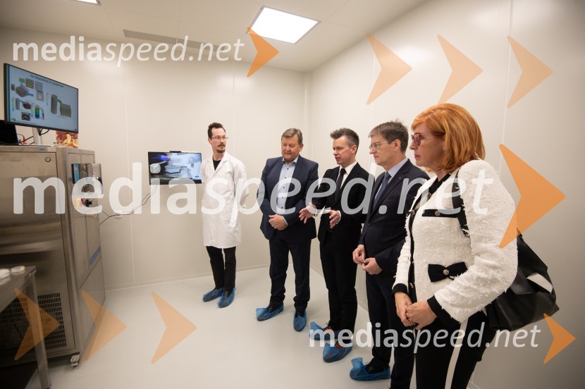  ... ; dr. Aleksander Jevšek, minister za kohezijo in regionalni razvoj; prof. dr. Matej Vesenjak, dekan, Fakulteta za strojništvo UM; prof. dr. Zdravko Kačič, rektor Univerze v Mariboru;  Vesna Nahtigal, generalna direktorica GZSSlovesna otvoritev prenovljenega laboratorija Pomurski laboratorij