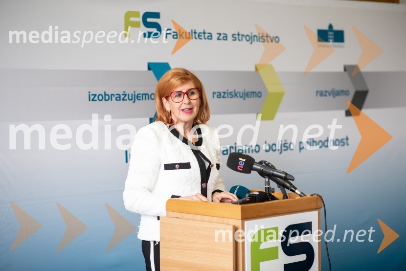  Vesna Nahtigal, generalna direktorica GZSSlovesna otvoritev prenovljenega laboratorija Pomurski laboratorij