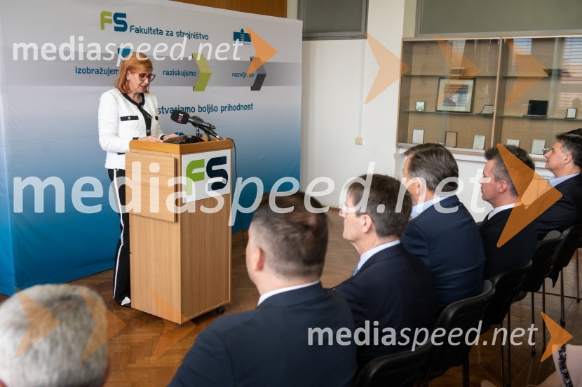  Vesna Nahtigal, generalna direktorica GZSSlovesna otvoritev prenovljenega laboratorija Pomurski laboratorij