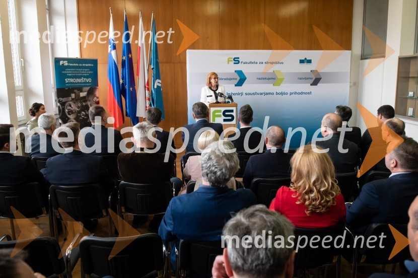  Vesna Nahtigal, generalna direktorica GZSSlovesna otvoritev prenovljenega laboratorija Pomurski laboratorij