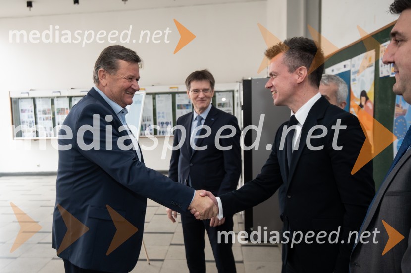 dr. Aleksander Jevšek, minister za kohezijo in regionalni razvoj; prof. dr. Zdravko Kačič, rektor Univerze v Mariboru; prof. dr. Matej Vesenjak, dekan, Fakulteta za strojništvo UMSlovesna otvoritev prenovljenega laboratorija Pomurski laboratorij