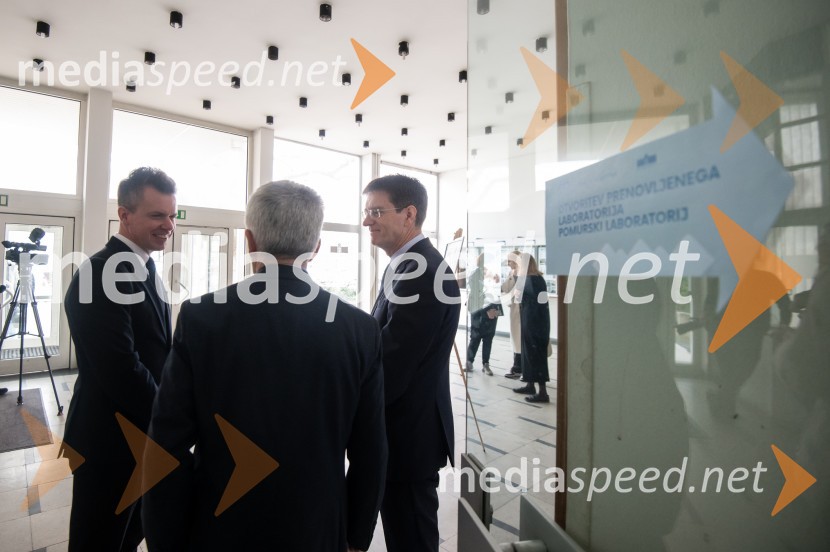 prof. dr. Matej Vesenjak, dekan, Fakulteta za strojništvo UM; prof. dr. Bojan Dolšak,  prorektor za razvoj kakovosti in razvojne projekte, UM; prof. dr. Zdravko Kačič, rektor Univerze v MariboruSlovesna otvoritev prenovljenega laboratorija Pomurski laboratorij