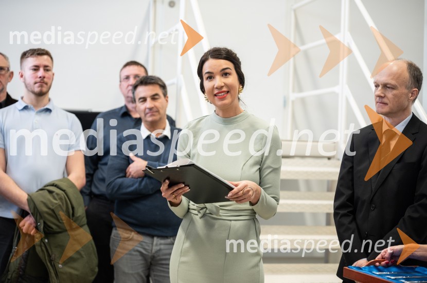  Rebeka Pinosa, moderatorkaSlovesna otvoritev prenovljenega laboratorija Pomurski laboratorij