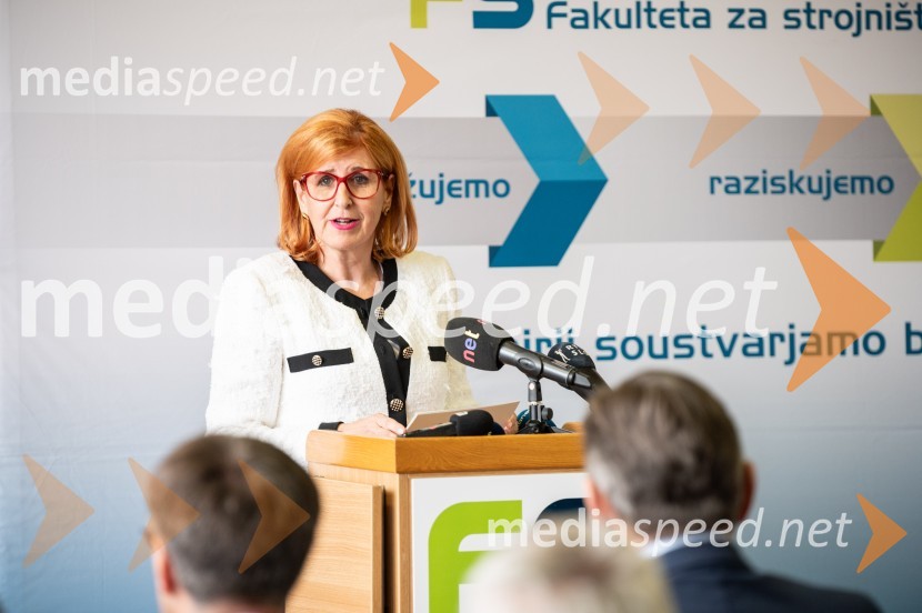  Vesna Nahtigal, generalna direktorica GZSSlovesna otvoritev prenovljenega laboratorija Pomurski laboratorij