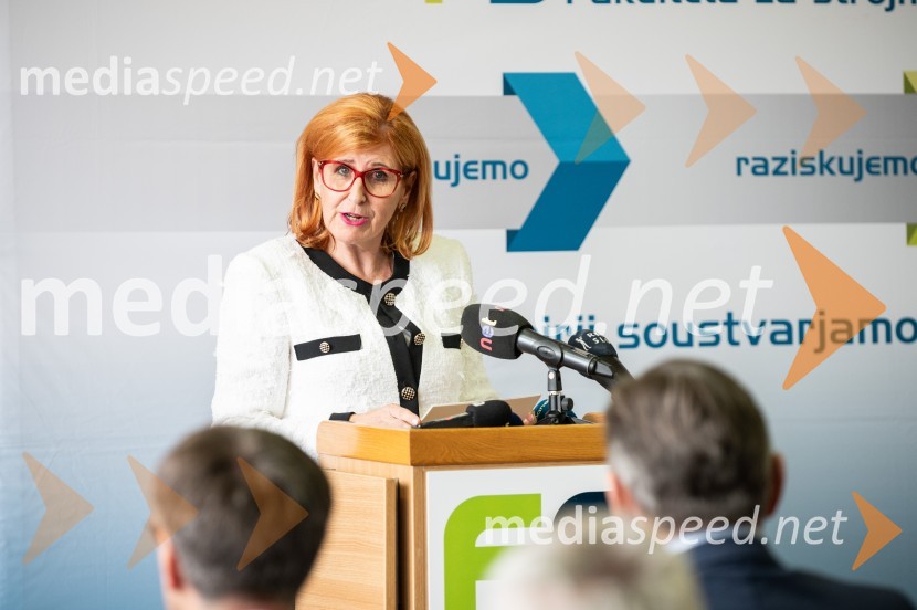  Vesna Nahtigal, generalna direktorica GZSSlovesna otvoritev prenovljenega laboratorija Pomurski laboratorij